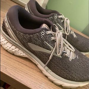 Brooks Ghost 11 sneakers
